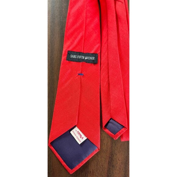 Men’s Saks Fifth Avenue Solid Red Tie Hand Woven 100% Silk In China Honan Pongee - Picture 5 of 7